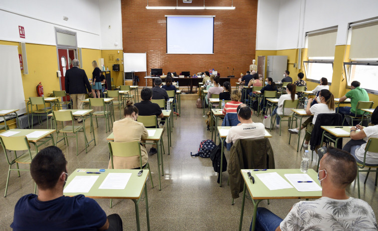 Fin de semana de oposiciones en Galicia: 21.230 personas buscarán plaza de profesor y otras 606 de médico de familia