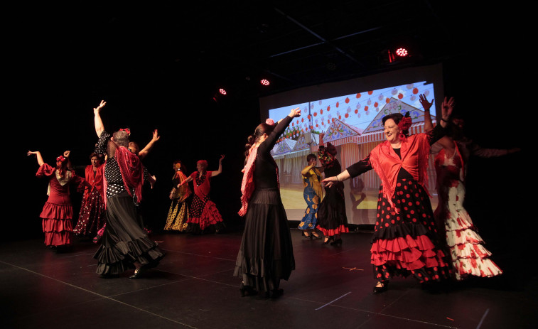 Fiesta de la asociación vecinal Cuatro Caminos-A Barcarola en el Fórum