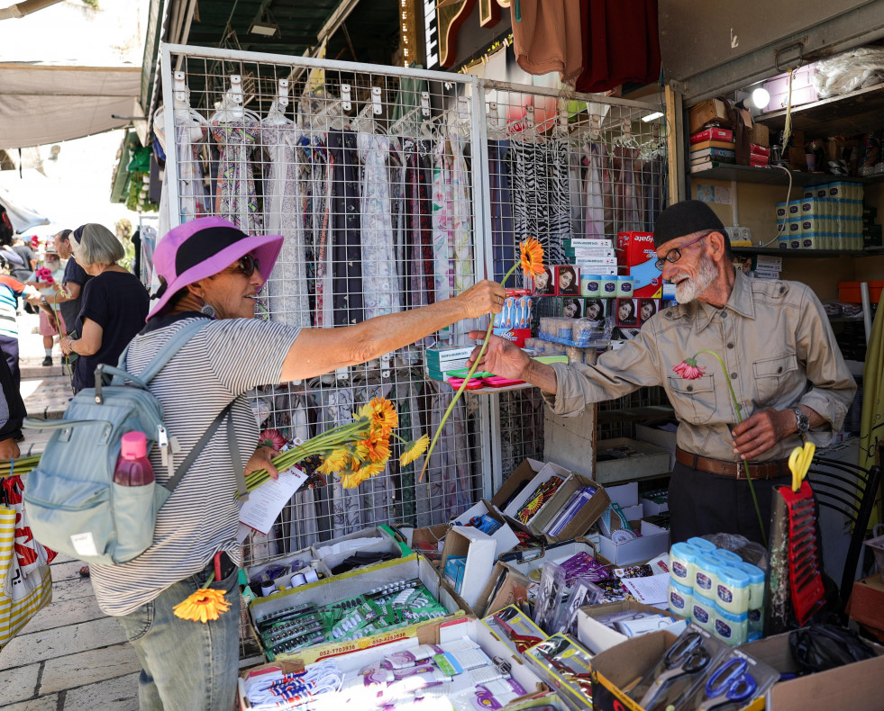 Pacifistas en una de las zonas comerciales de la Ciudad Vieja de Jerusalén @ EFE