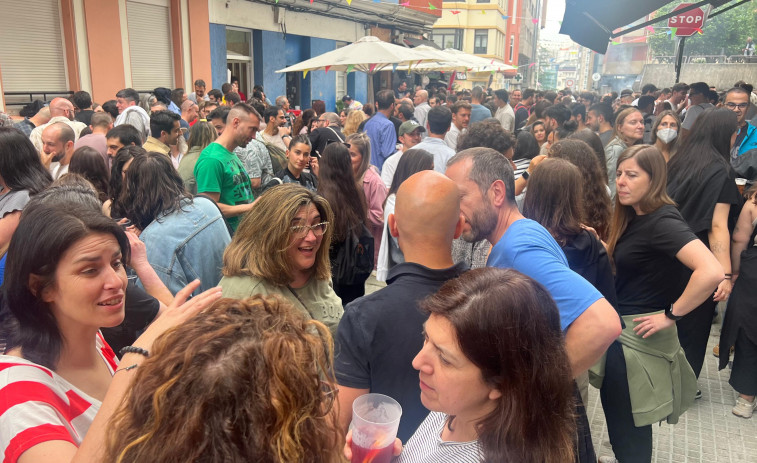 Los barrios de A Coruña ardieron en el eterno fuego de San Juan