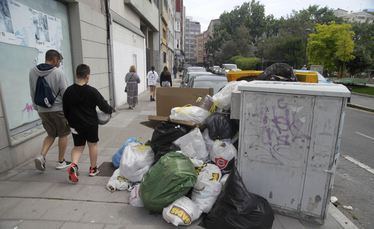 Los vecinos de A Coruña denuncian que la basura acumulada atrae a las ratas