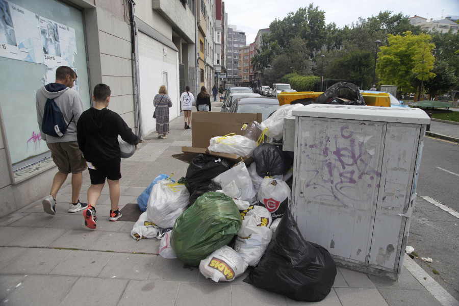 Los vecinos de A Coruña denuncian que la basura acumulada atrae a las ratas