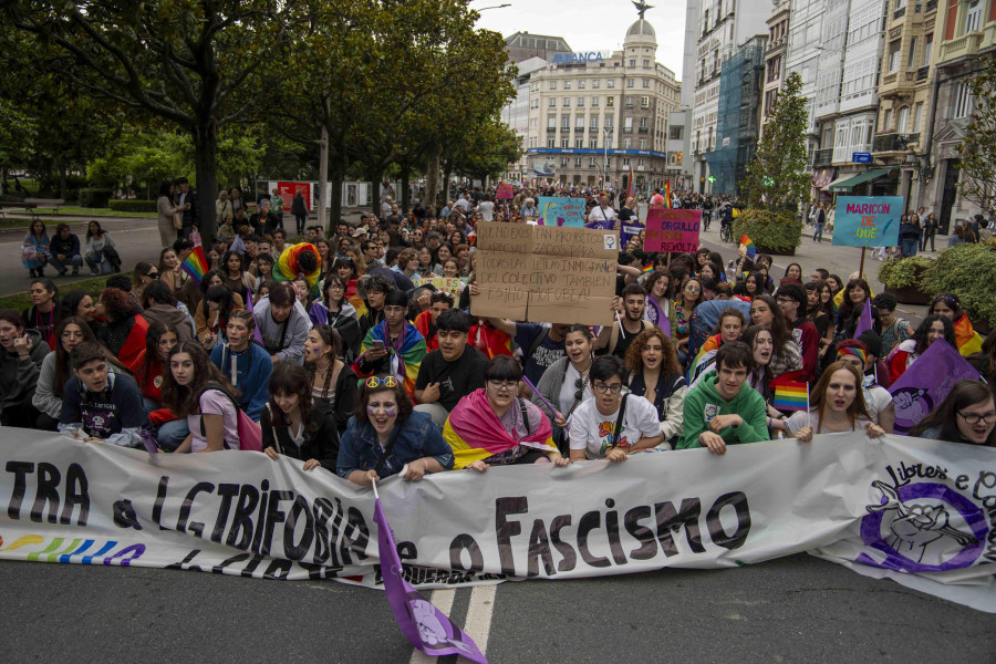 El Orgullo de A Coruña pone la educación en el centro de sus demandas y une a más de 1.500 personas