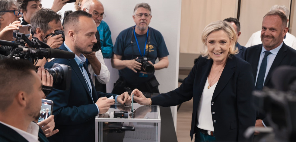 La ultraderecha de Le Pen gana la primera vuelta y podría lograr la mayoría absoluta