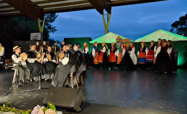 O Grupo de Baile e Gaitas Santaia pon en escea ‘A muller de Boisaca’