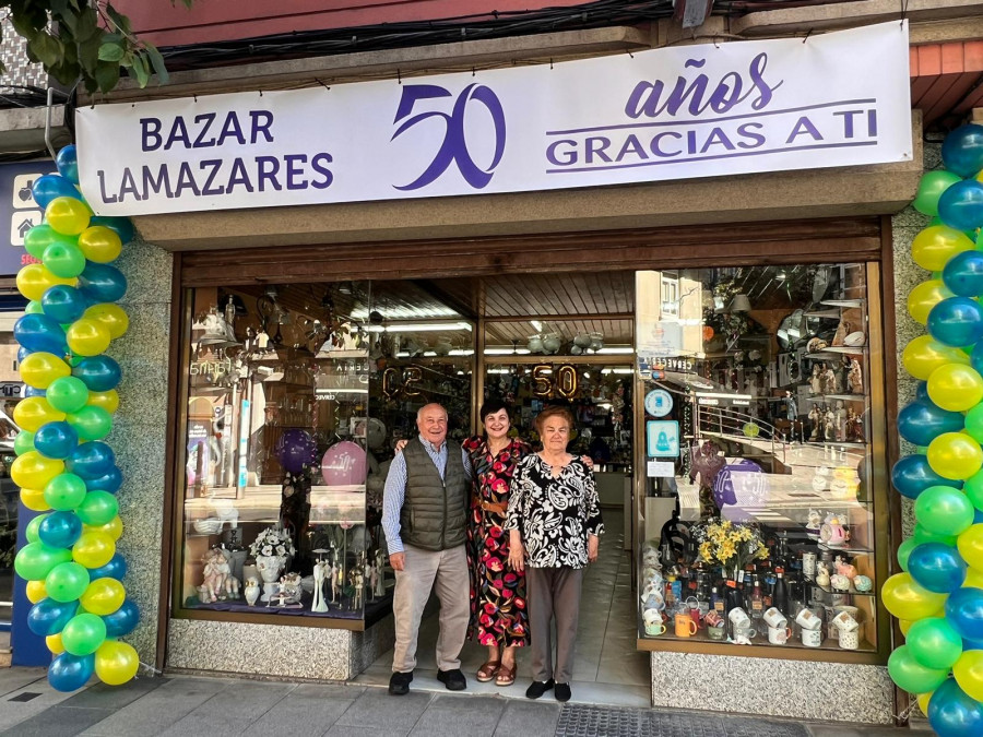 El medio siglo de vida del Bazar Lamazares, un comercio coruñés “que tiene casi de todo”