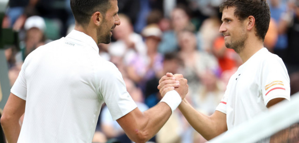 Djokovic derrota con contundencia al checo Vit Kopriva