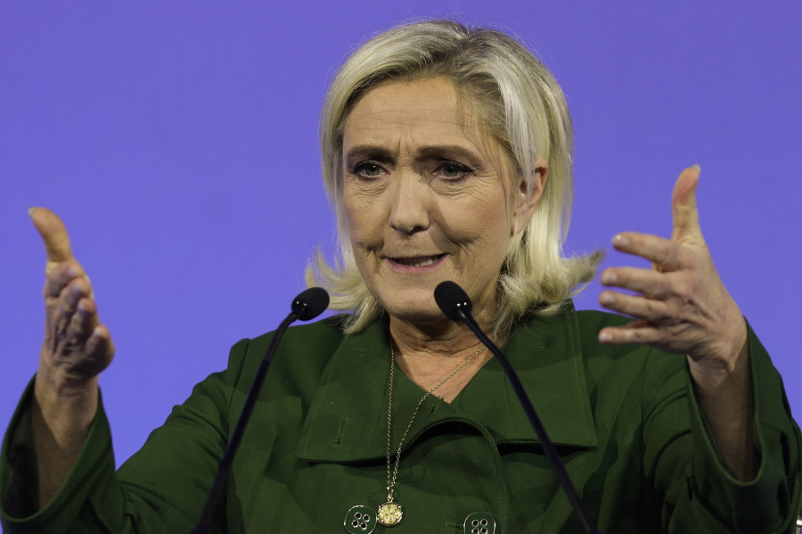 Le Pen acusa a Macron de preparar “un golpe de Estado administrativo”