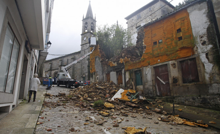 La situación de la calle Santiago de Betanzos se complica a ocho días de su cita con el Medievo