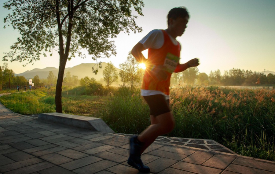 ¿Gimnasio o deporte al aire libre? Qué hacer para mantener el cuerpo activo este verano