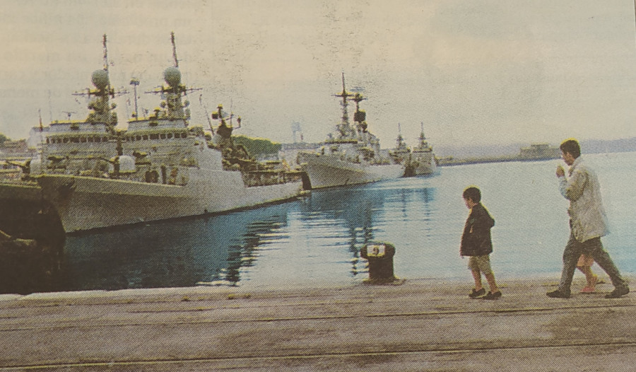 Hace 25 años | Barcos de guerra en A Coruña, Vázquez ya es alcalde otra vez y bicis y peatones por el mismo sitio