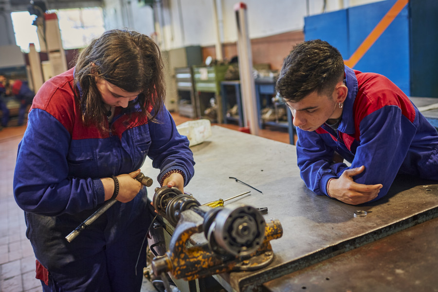 Galicia es una de las comunidades con menor tasa de abandono en la FP