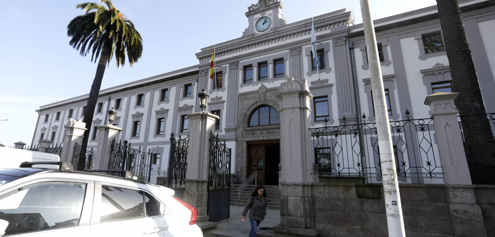 La Audiencia de A Coruña juzga a un hombre por agresión sexual a una mujer en un piso