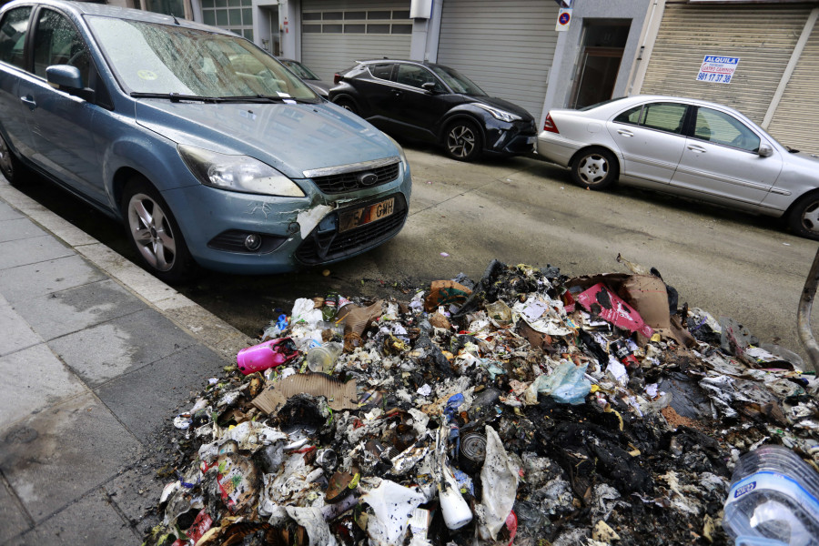 Más de 20 contenedores de basura quemados durante la noche en A Coruña
