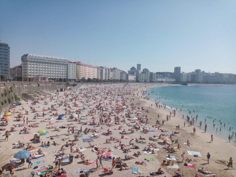 Ni reguetón, ni pachanga, A Coruña restringe actividades molestas en las playas