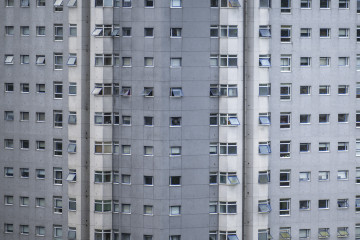 ORENSE, 13/05/2024.- Vista de un bloque de viviendas en Ourense. Los inquilinos destinaron de media en España el 43 % de su sueldo bruto al pago del alquiler de su vivienda en 2023, el porcentaje má