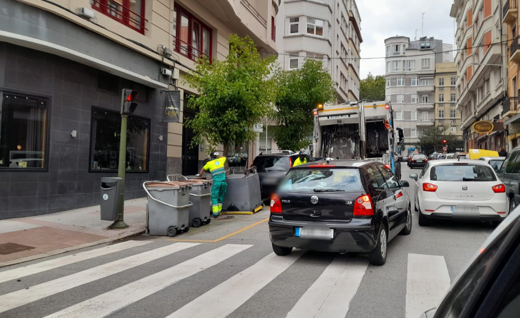 A Coruña se prepara para otra jornada de huelga de basura con los contenedores a rebosar