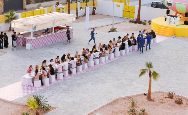 Pull&Bear desembarca en Ibiza con su proyecto 'Not just a DJ' y una pop up store en el hotel Los Felices