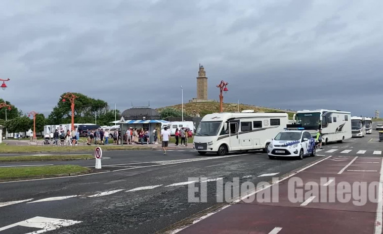 Las autocaravanas de la Ruta Yakart dejan A Coruña