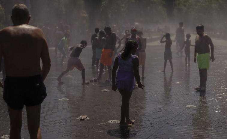 El verano de contrastes en España: Lluvias y nubes en el norte y 40 grados en el sur