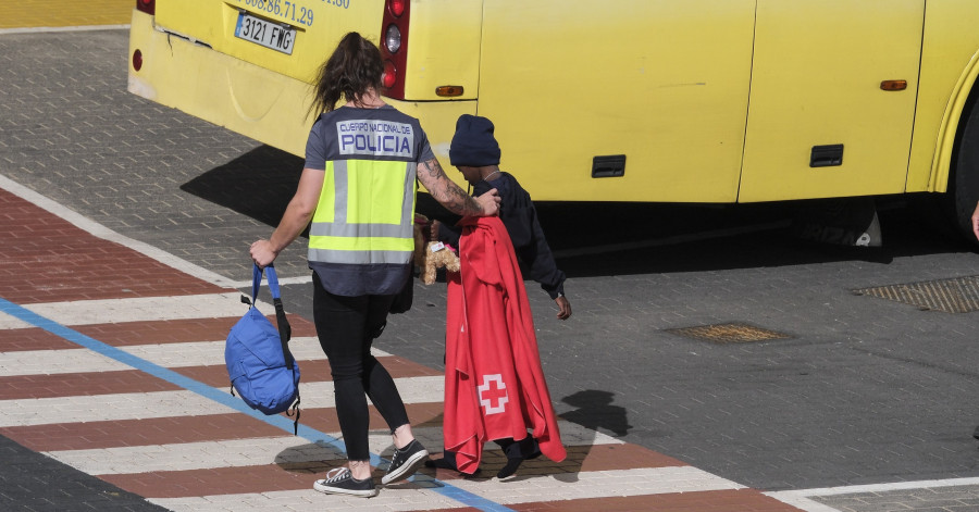 Canarias inicia los trámites para derivar a Galicia los 28 menores migrantes comprometidos en 2023