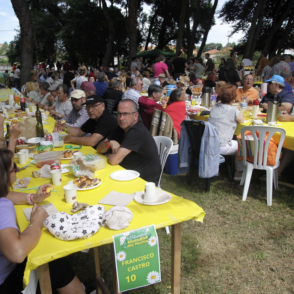 Más de 1.300 ‘amigos’ de Alternativa dos Veciños se van de romería a la Finca Tenreiro de Nós