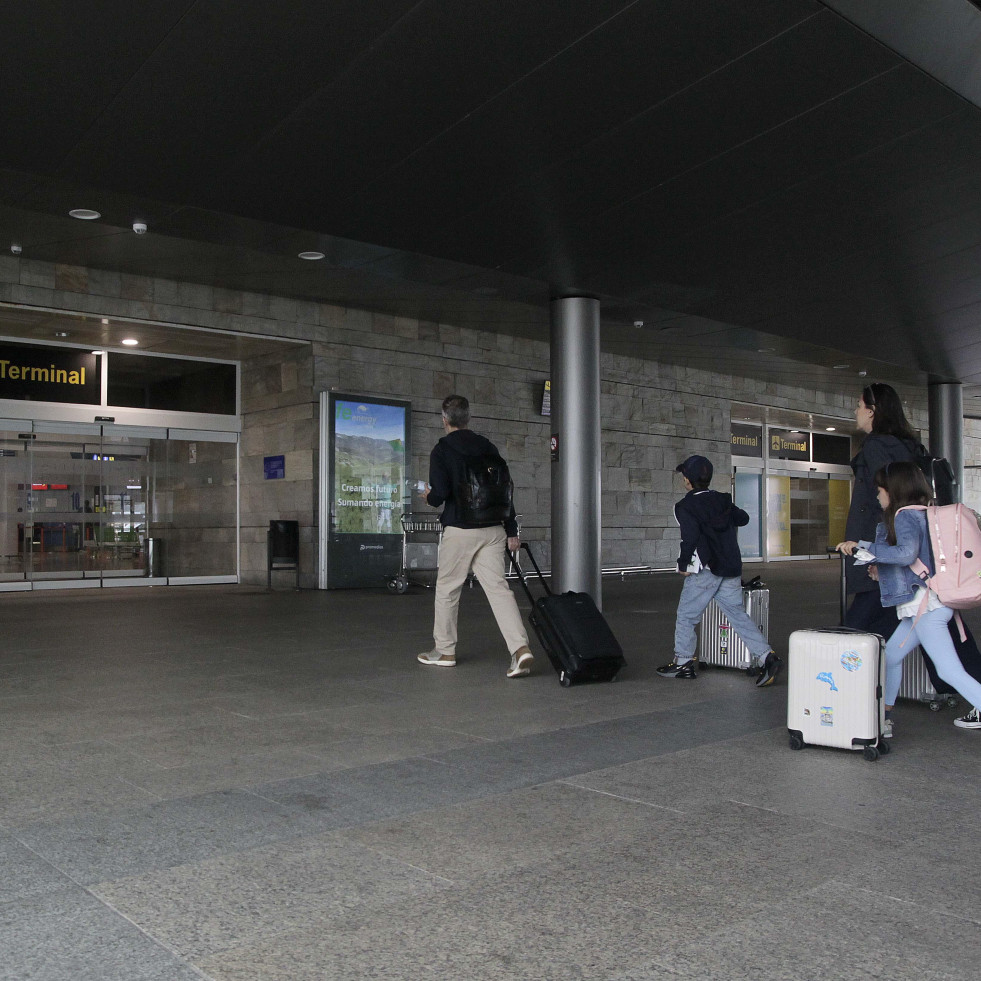 A Coruña apuesta por la unión de los aeropuertos gallegos para hacerle frente al de Oporto