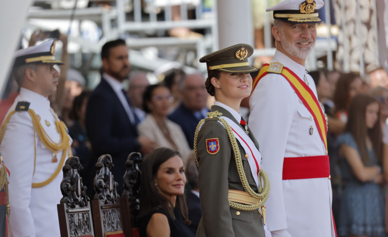 El Rey, acompañado por la Princesa Leonor, entrega los despachos de oficial en la Escuela Naval de Marín