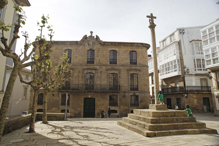 Los Franco piden más tiempo para abrir la Casa Cornide