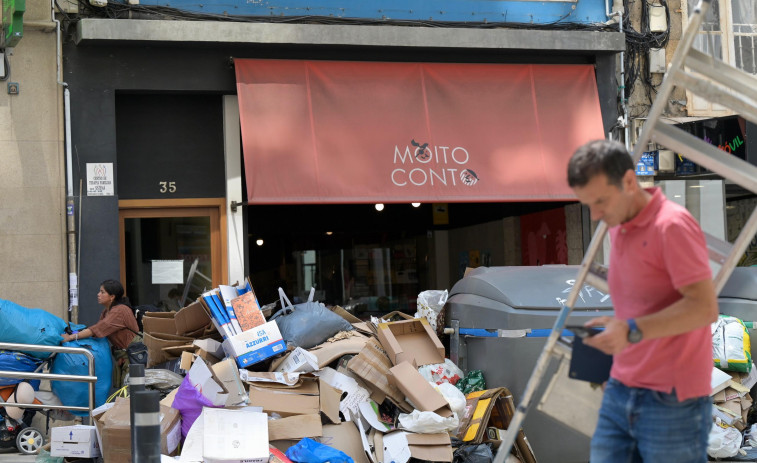 La escombrera de A Coruña: San Andrés ahoga a los comerciantes entre basura y obras