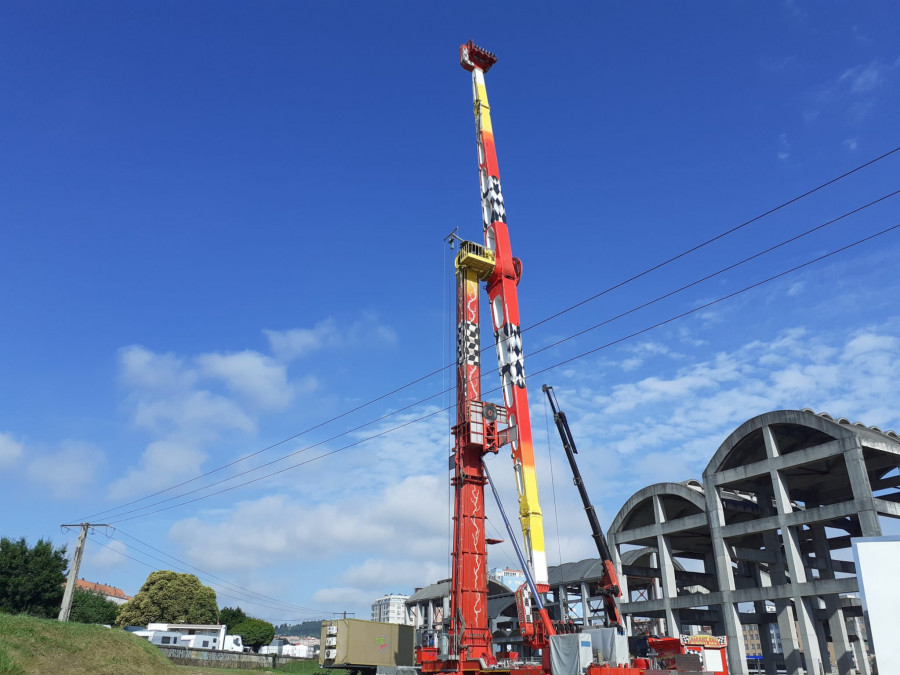 Comienza el montaje de las atracciones de las fiestas de O Burgo