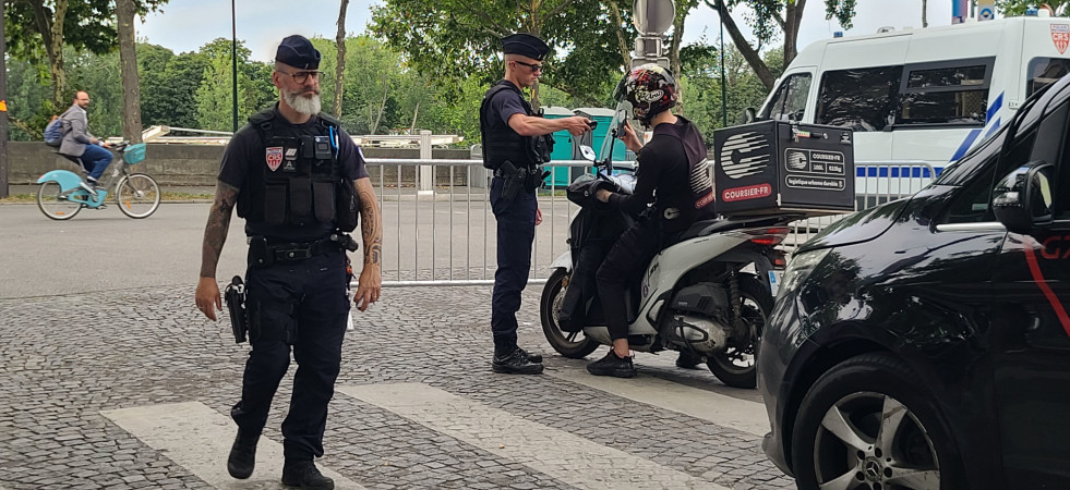 Un policía, herido en un ataque con cuchillo en los Campos Elíseos de París