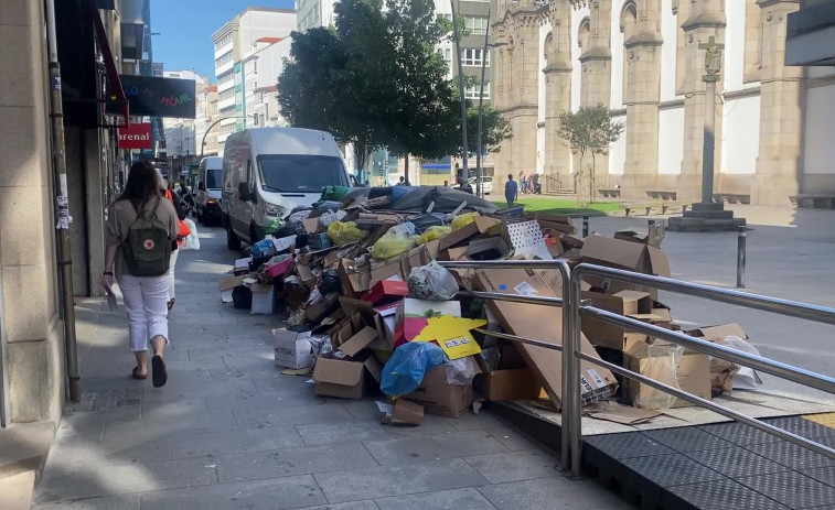 A Coruña declarará la emergencia sanitaria el lunes si Prezero no limpia la basura de la ciudad