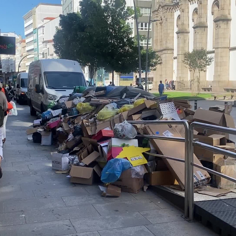 A Coruña declarará la emergencia sanitaria el lunes si Prezero no limpia la basura de la ciudad