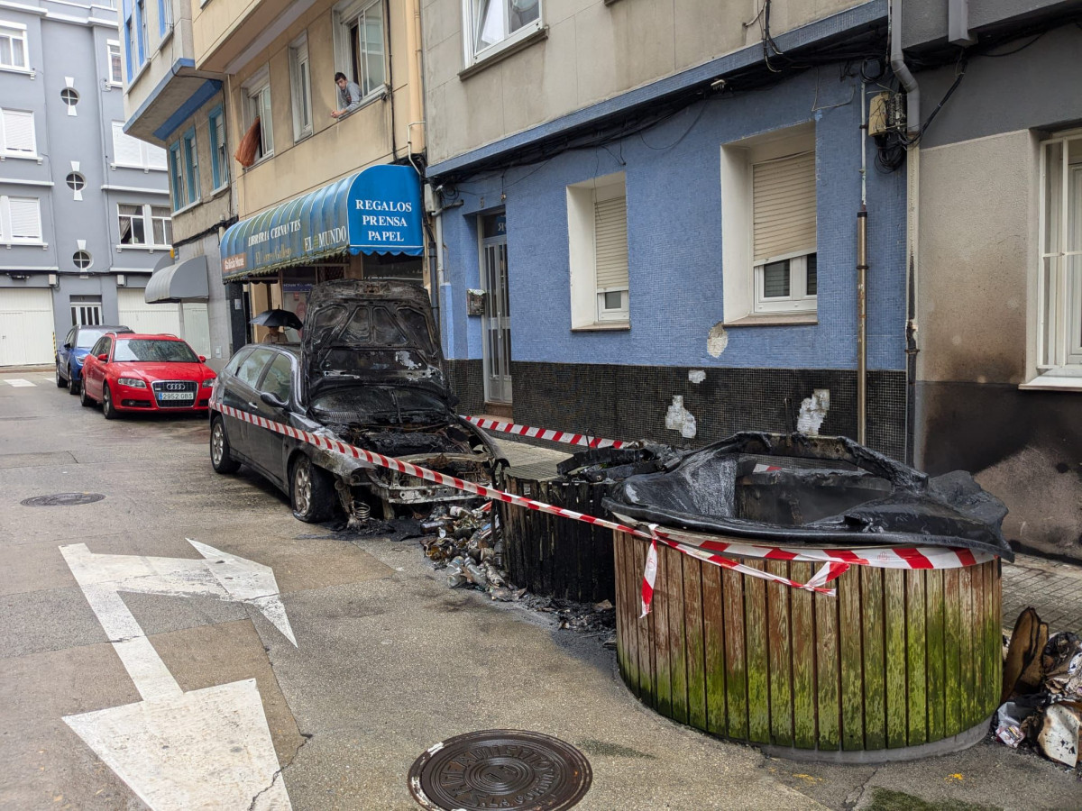 Calle Cervantes  Coche quemado