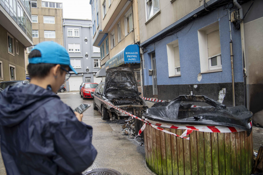 Los basureros a la alcaldesa de A Coruña: "Tiene que hablar menos y actuar más"