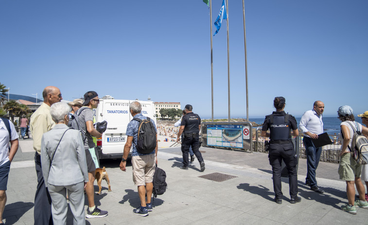 Un hombre muere infartado en la playa de Riazor