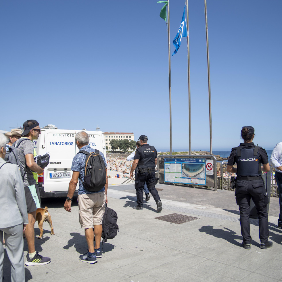 Un hombre muere ahogado en la playa de Riazor