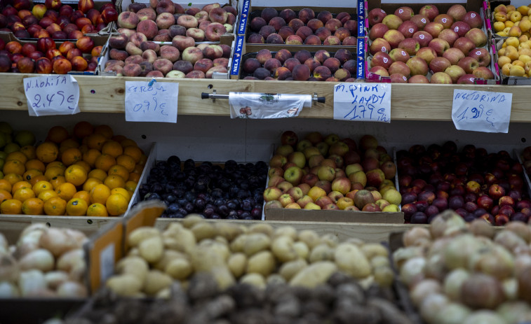 Manzanas, naranjas y peras, los tres alimentos con el IVA rebajado que más subieron de precio en julio