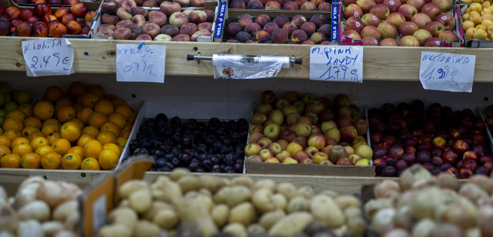 Manzanas, naranjas y peras, los tres alimentos con el IVA rebajado que más subieron de precio en julio