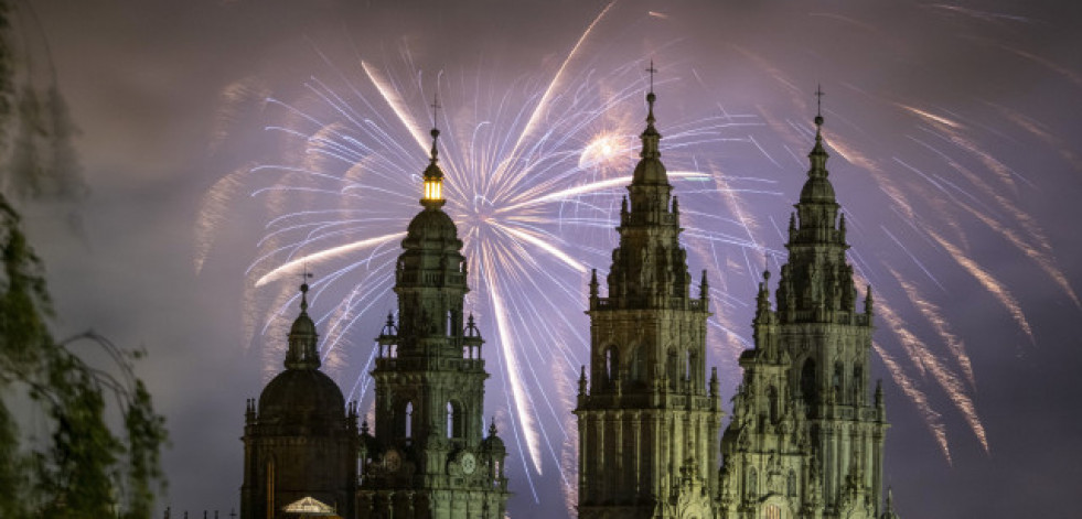 Espectaculo de fuegos artificiales en el Apostol