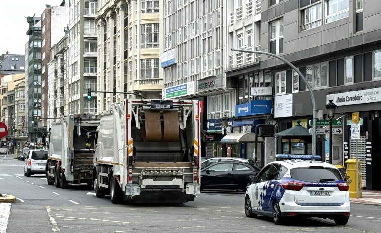 Comienza la recogida de basura en A Coruña en los puntos de mayor acumulación