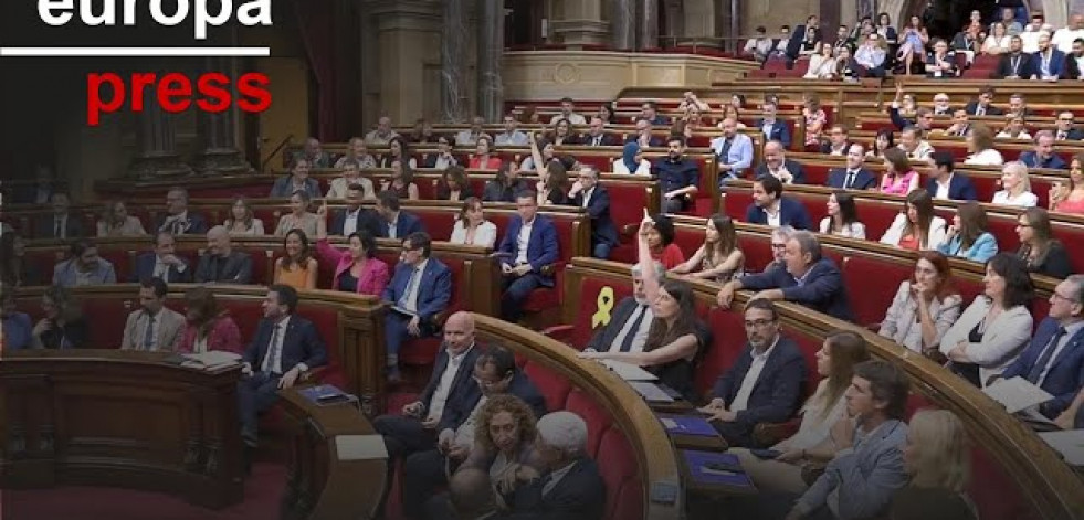 El Parlament aprueba la reforma del reglamento para permitir el voto telemático de Puigdemont