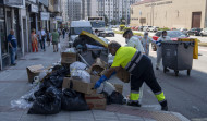 Empleados de Valoriza recogen 55 toneladas de basura acompañados de escolta policial en A Coruña