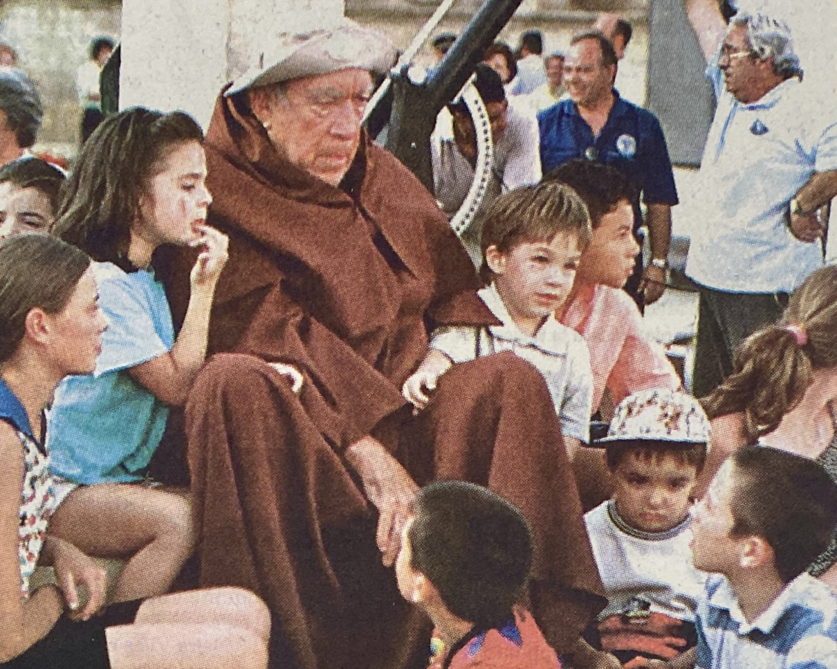 Anthony Quinn rueda una serie sobre el Camino de Santiago en 1999