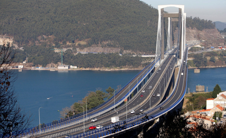 Reabren al tráfico todos los carriles del puente de Rande después de que un camión perdiese la carga