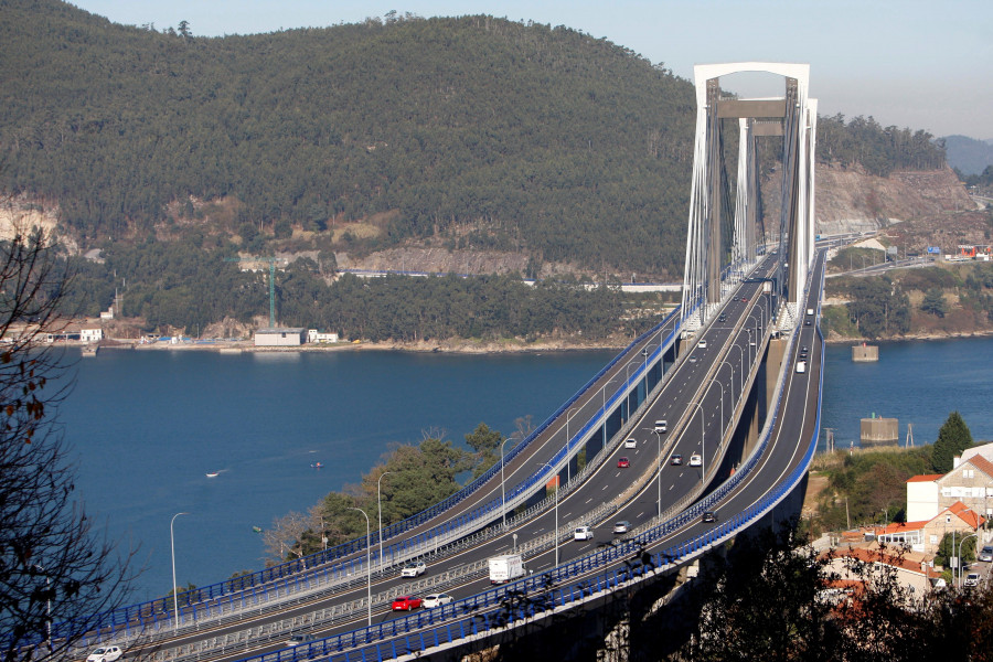 Reabren al tráfico todos los carriles del puente de Rande después de que un camión perdiese la carga