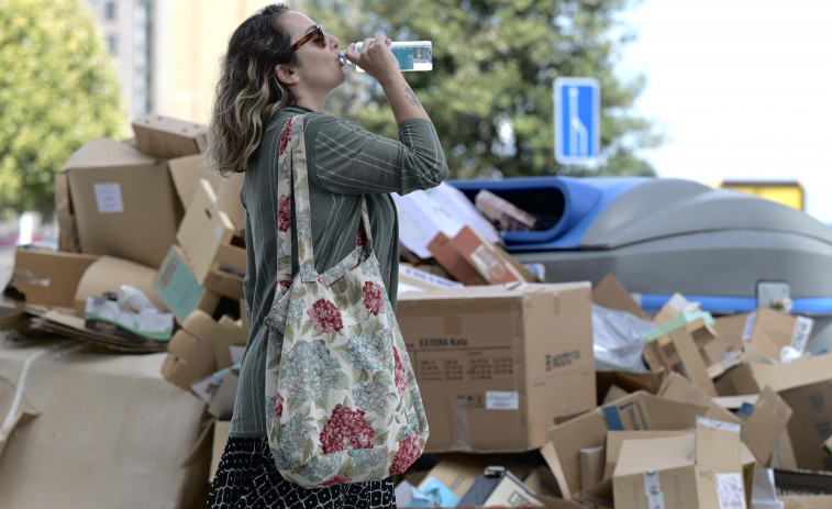 A Coruña vive el día más caluroso en lo que va de año en medio del conflicto por la basura