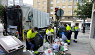 Rey denuncia que la recogida de basura solo se realiza en el centro para predisponer a los barrios contra ella