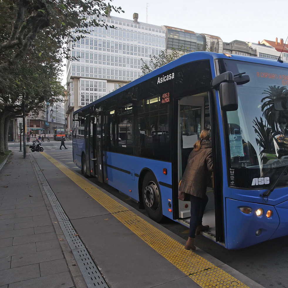 Oleiros rechaza que un bus nocturno transporte jóvenes desde A Coruña a las verbenas locales